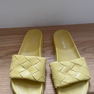 Women’s Silent D Yello Slides